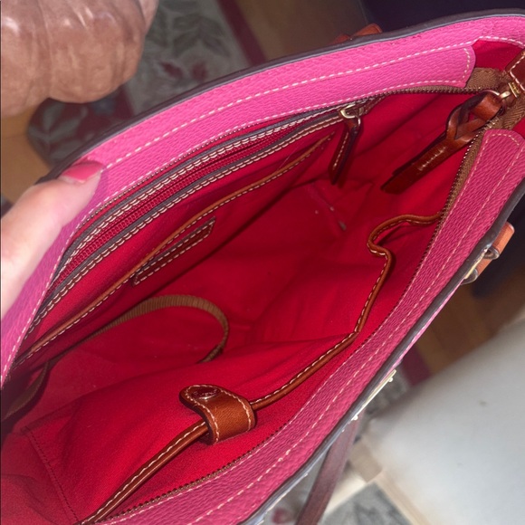 DOONEY & BOURKE Lexington shoulder bag in bright pink. - Picture 8 of 12